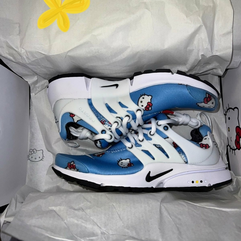 Nike hello  kitty